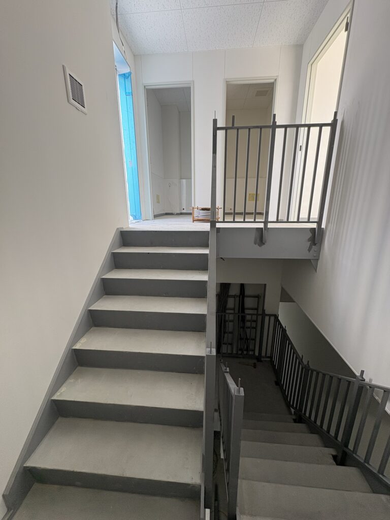 手摺の現場取り付け風景1