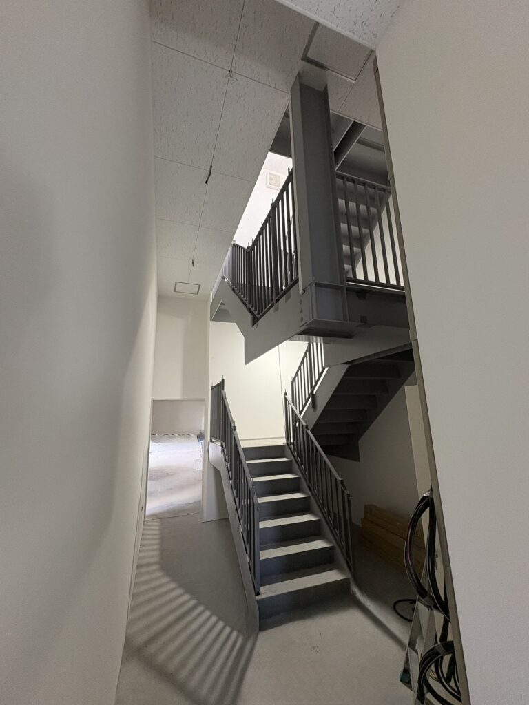 手摺の現場取り付け風景2